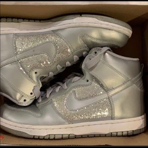 Nike women’s 8 High top sneaker